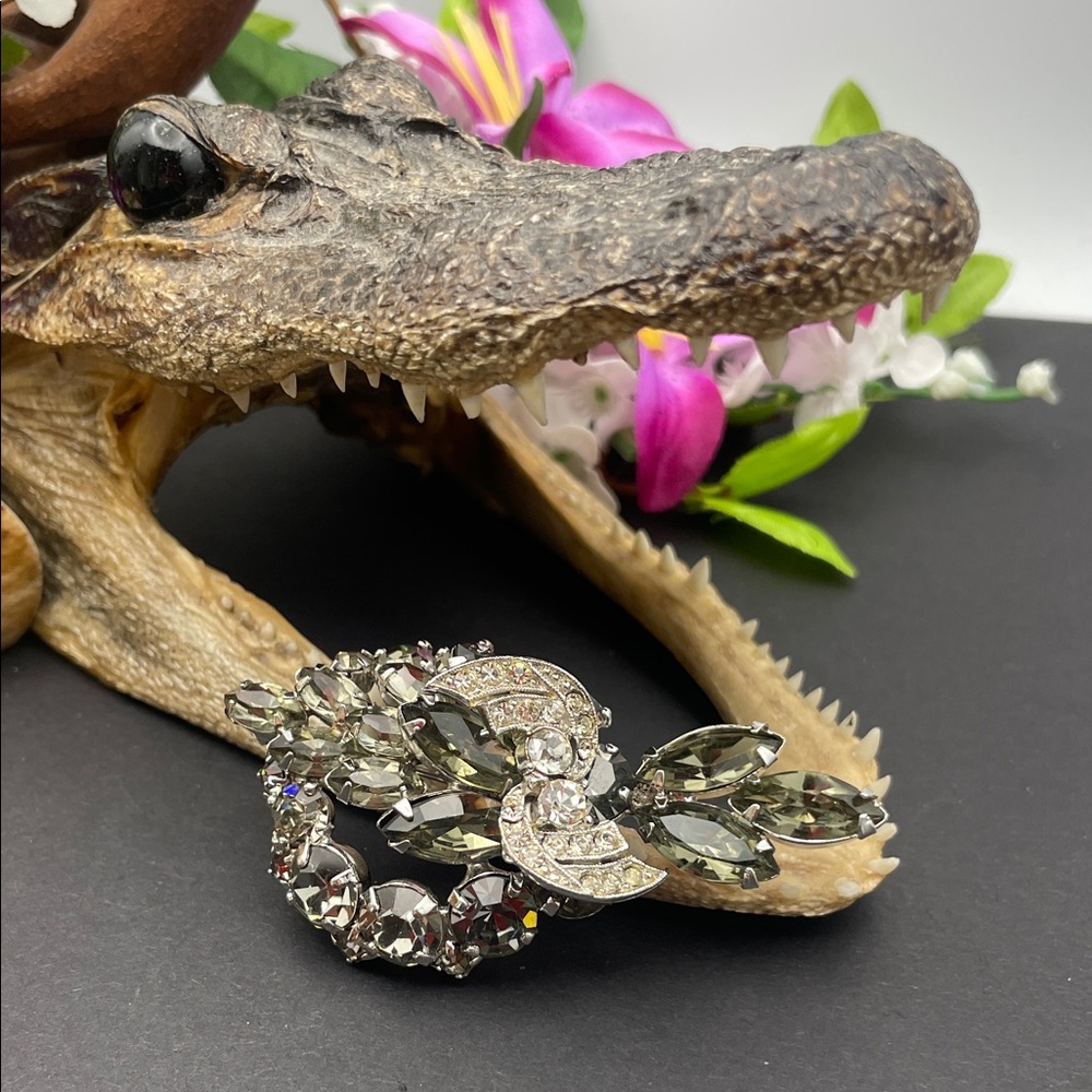 Weiss rhinestone brooch